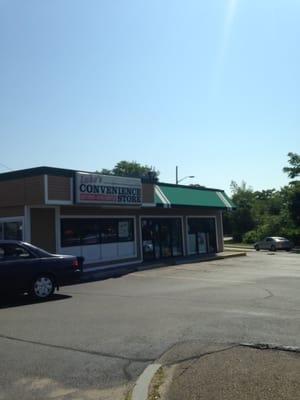 Luke's Convenience Store of Braintree -- 411 Pond Street, Braintree                  Storefront