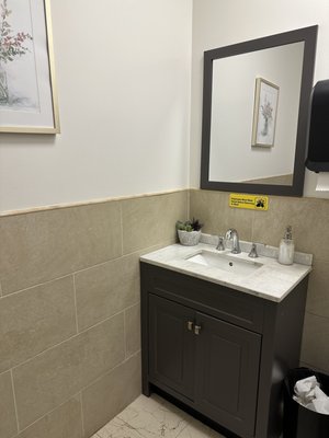 Bathroom (very clean)