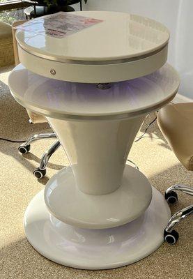 Cool nail drying table