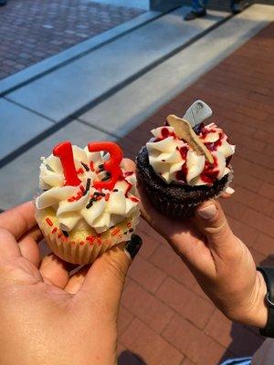 The cutest Friday the 13th cupcakes. (Look at that fondant axe!)