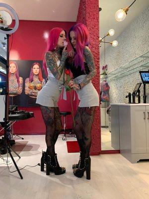 Tattoo Twins, female tattooist, models