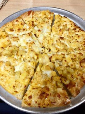 Mac n cheese pizza