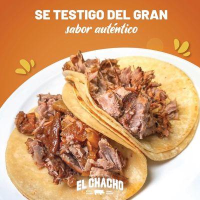 Tacos de carnitas, buche y cueritos