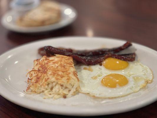 Sunnyside Eggs, hashbrowns and Honeybee bacon