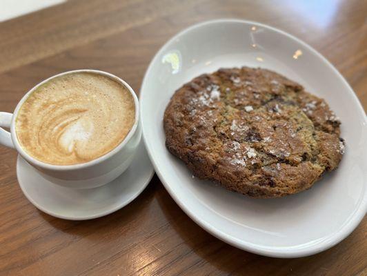 Latte - salted chocolate chip cookie