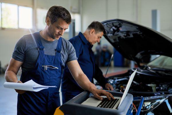 Looking for reliable engine swaps or transmission swaps in Sacramento, CA? At Smart Mobile Auto Repair, we specialize in these critical serv