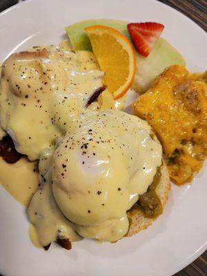 Slightly seasoned toasted chili Bennie, perfectly poached eggs, cheesy potato casserole