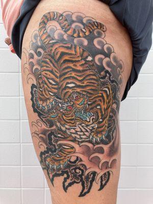 Outstanding traditional japanese tiger tattoo by William. Traditional Color tattooing, attention to detail, clean lines and custom designs.