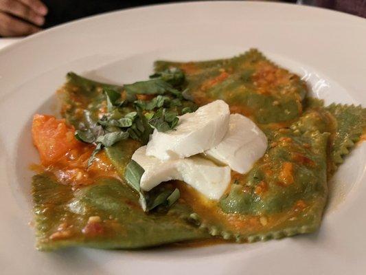 Ravioli Di Spinaci Con Mozzarella Di Bufala