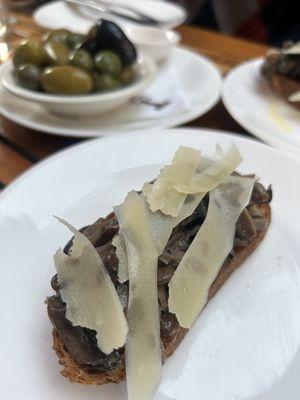 Bruschetta con funghi