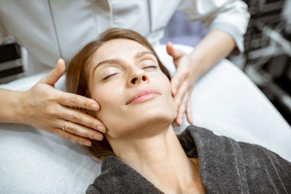 Lymphatic massage  stimulates the flow of lymph fluid in order to reduce puffiness, boost immunity, and help detoxify the body.