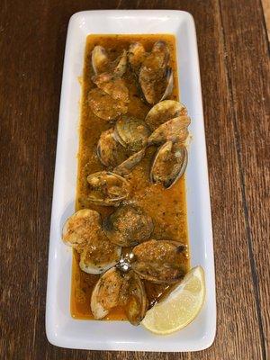 Clams with a white wine reduction