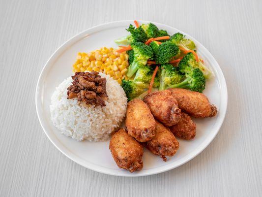 Chicken Wings Rice 椒盐鸡翅饭

Deep fried chicken wings topped with salt pepper.