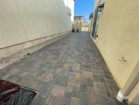 Antique cobble pavers