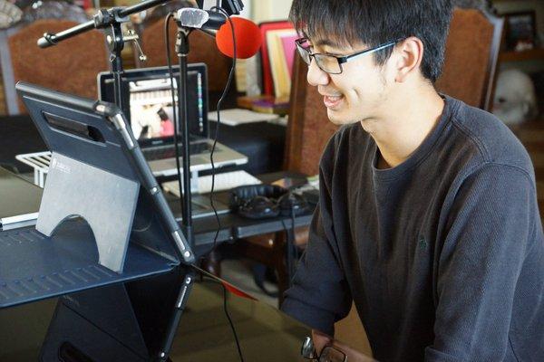 Teacher Lawrence teaching piano lesson online with stage equipment