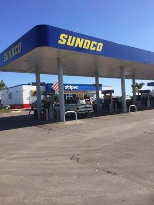 Here's the view of the entire Stripes gas station from the air-pump machine.