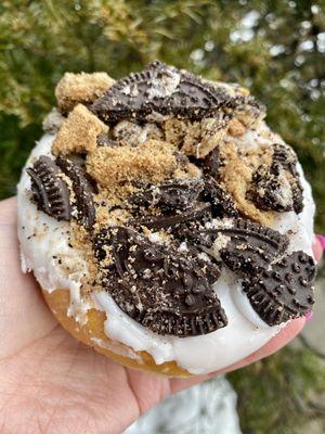 Cookies & Cream Donut