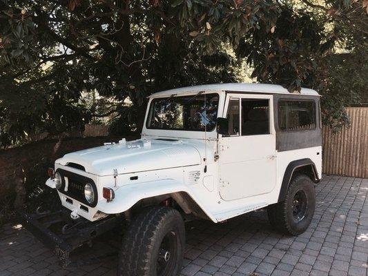 Before pic of 1973 FJ40 Land Cruiser.