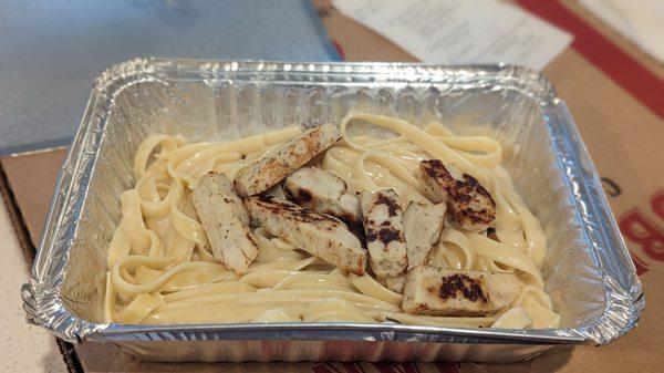 Chicken Alfredo pasta