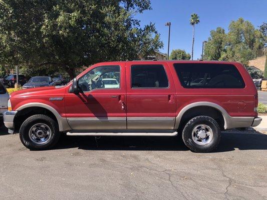 Top-notch service, and Jeff even had my truck washed, vacuumed, and armor-all'ed when I came to pick it up.