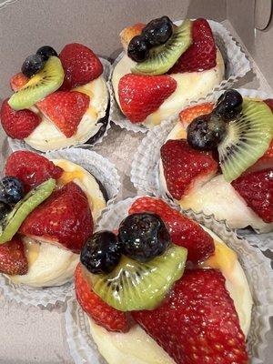 Fruit cheesecakes