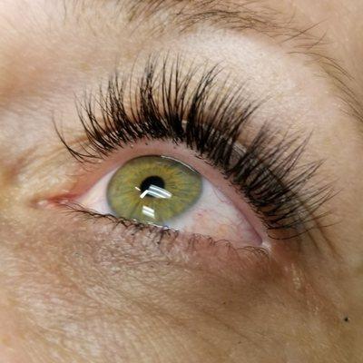 Hybrid lash extentions.