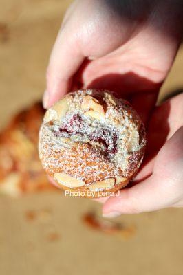 Blueberry Jam Financier ($3.75) - it's good though not mind blowing. Moist and sweet with a crispy surface. Barely any blueberry though.