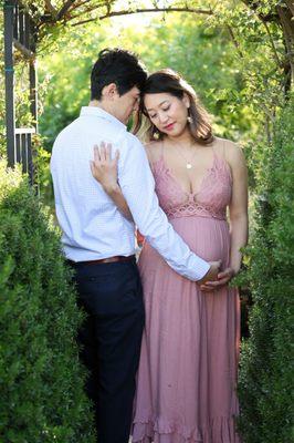 Pregnancy photo session by Diana Henderson Photography at Arlington Gardens