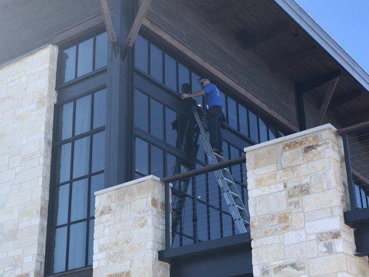 Tapatio springs Boerne routine window cleaning.