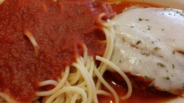 Chicken parmesan spaghetti was so good!! Very nice service too! I love their pesto bread! ;-)