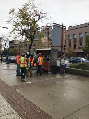 No importa la lluvia, estamos para nuestros Clientes.