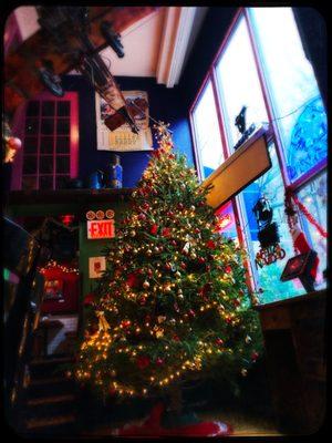 Le Cheile's 2002 Christmas Tree  Magnificent! Bravo!!  Truly stunning Christmas decorations.