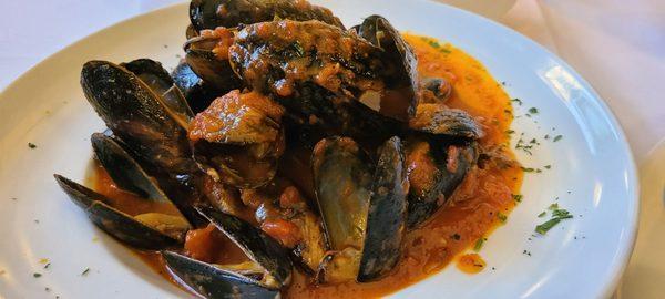 Mussel with red sauce