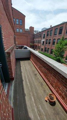 2BR townhouse with balcony