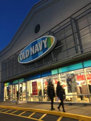 Millbury Old Navy -- Shoppes @ Blackstone Valley : 70 Worcester Providence Turnpike / Route 146, Millbury                  Storefront