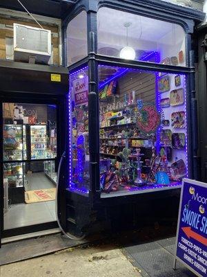 Half Moon Convenience & Tobacco Smoke Shop