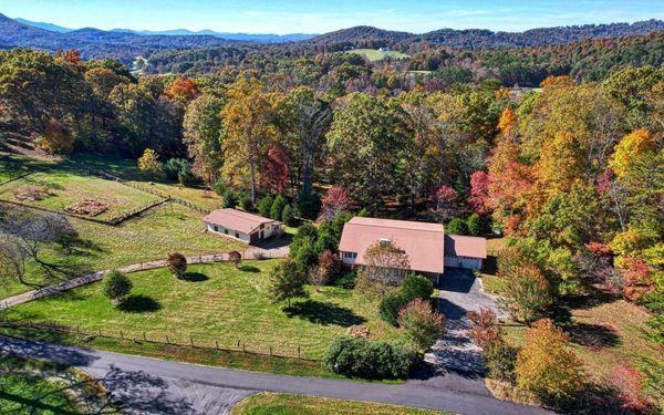 Trackrock Mini Farm w/ beautiful Mtn Views in a picture perfect setting! Fenced Pasture area, 2 stall barn with workshop. NEGA MLS 311703