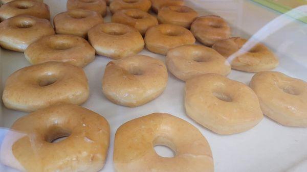 The classic, light and fluffy glaze donuts! 1 dozen to myself, easy! Doesn't leave any greasy feeling in the mouth like some major chains:)