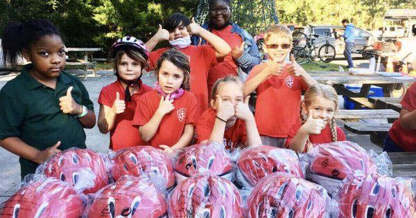 We love supporting our community with free Helmets for Kids.