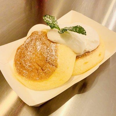 Original Soufflé Pancake with Maple Cream