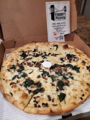 Manhattan white sauce pizza!