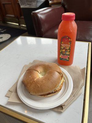 Amazing bagel sandwiches in a quaint and quiet cafe environment. Great juices also!