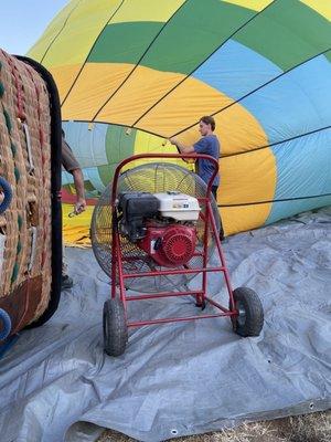 It was quite an experience to see the team of experts getting the balloon ready for our flight.