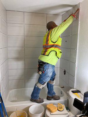 Tiling tub / shower