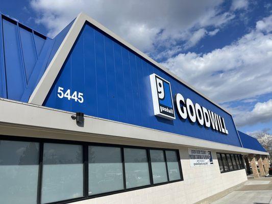 One of the cleanest GW!   This Goodwill is located on the corner of Garfield & Auburn (next to Harbor Freight Tools)