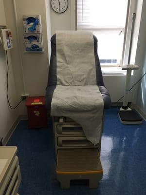 Huge exam chair / throne