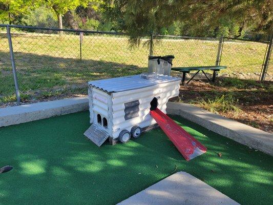 Mini golf course