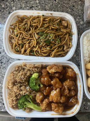 General Tso's Chicken (L), Chicken Lo Mein (L)