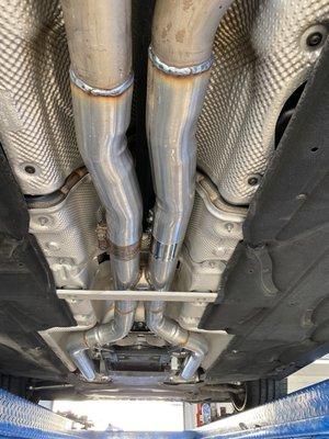 Custom downpipes for E63s AMG with H-pipe