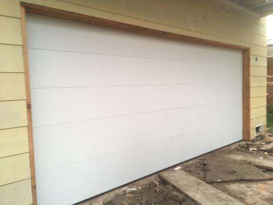 18x8 Residential Flush Panel with 5' of High-Lift.